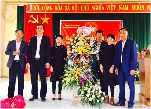 Các đồng chí lãnh đạo tỉnh dự Ngày hội Đại đoàn kết toàn dân tộc tại huyện Sơn Động